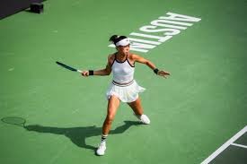 官方：鸟栖砂岩与主帅小菊昭雄续约至26／27赛季结束